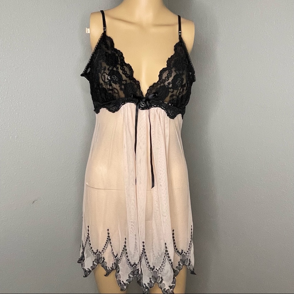 Elegant Black and Cream Lace Chemise